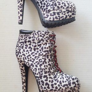 XHILARATION Sz 10 Faux Fur Platform High Heel Boot